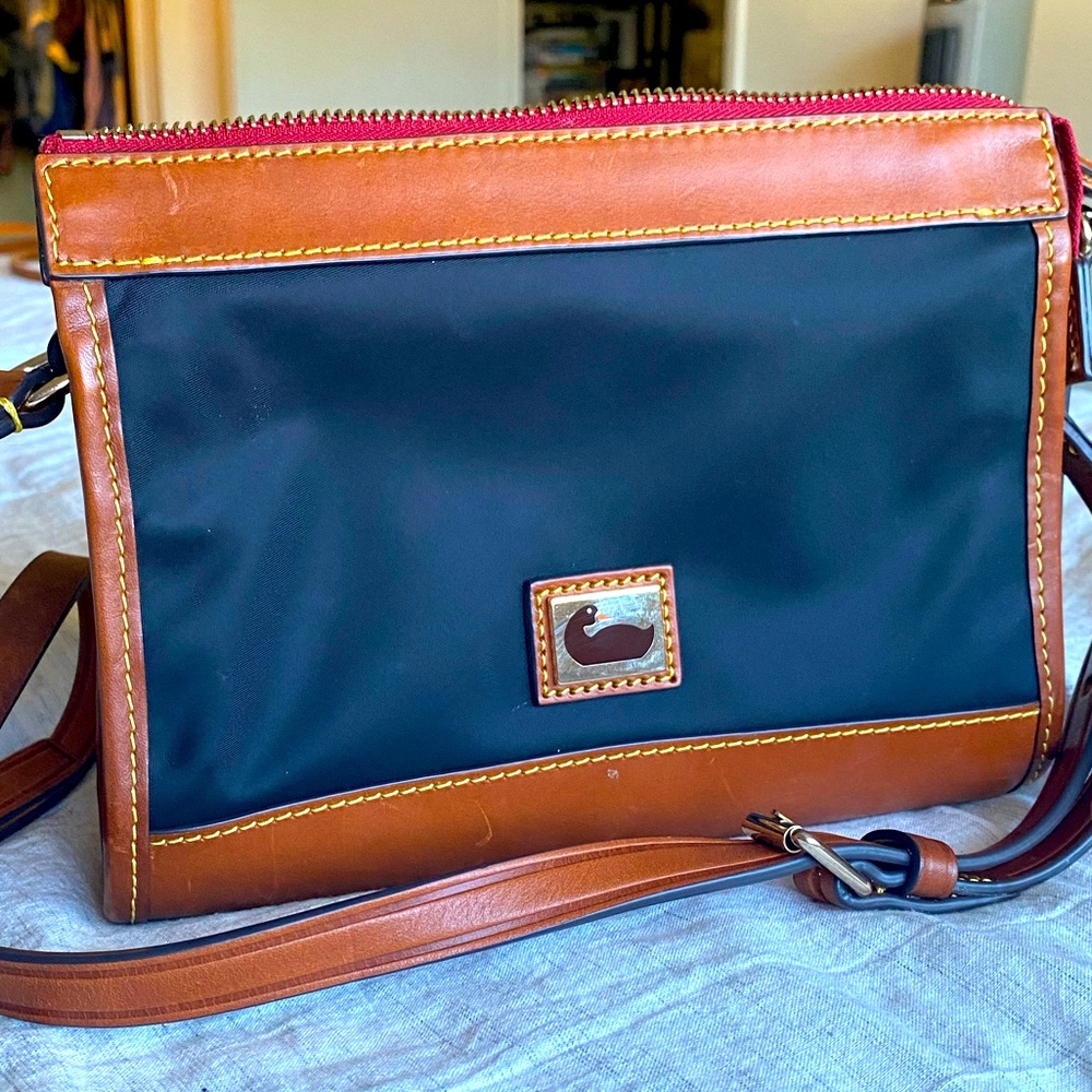 Dooney & Bourke Wayfarer Zip Crossbody Bag-black